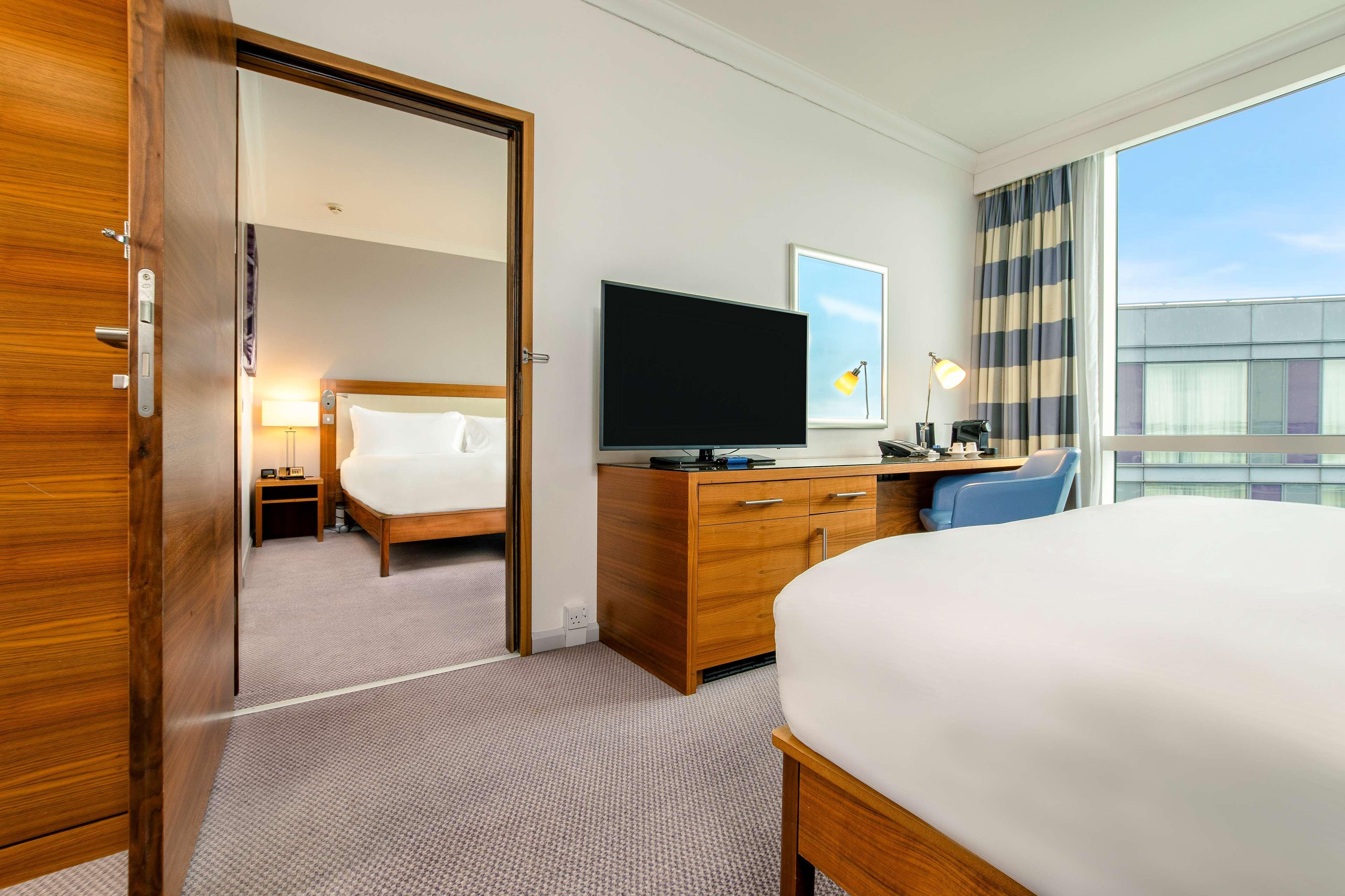 Hilton Reading Hotel Exterior foto