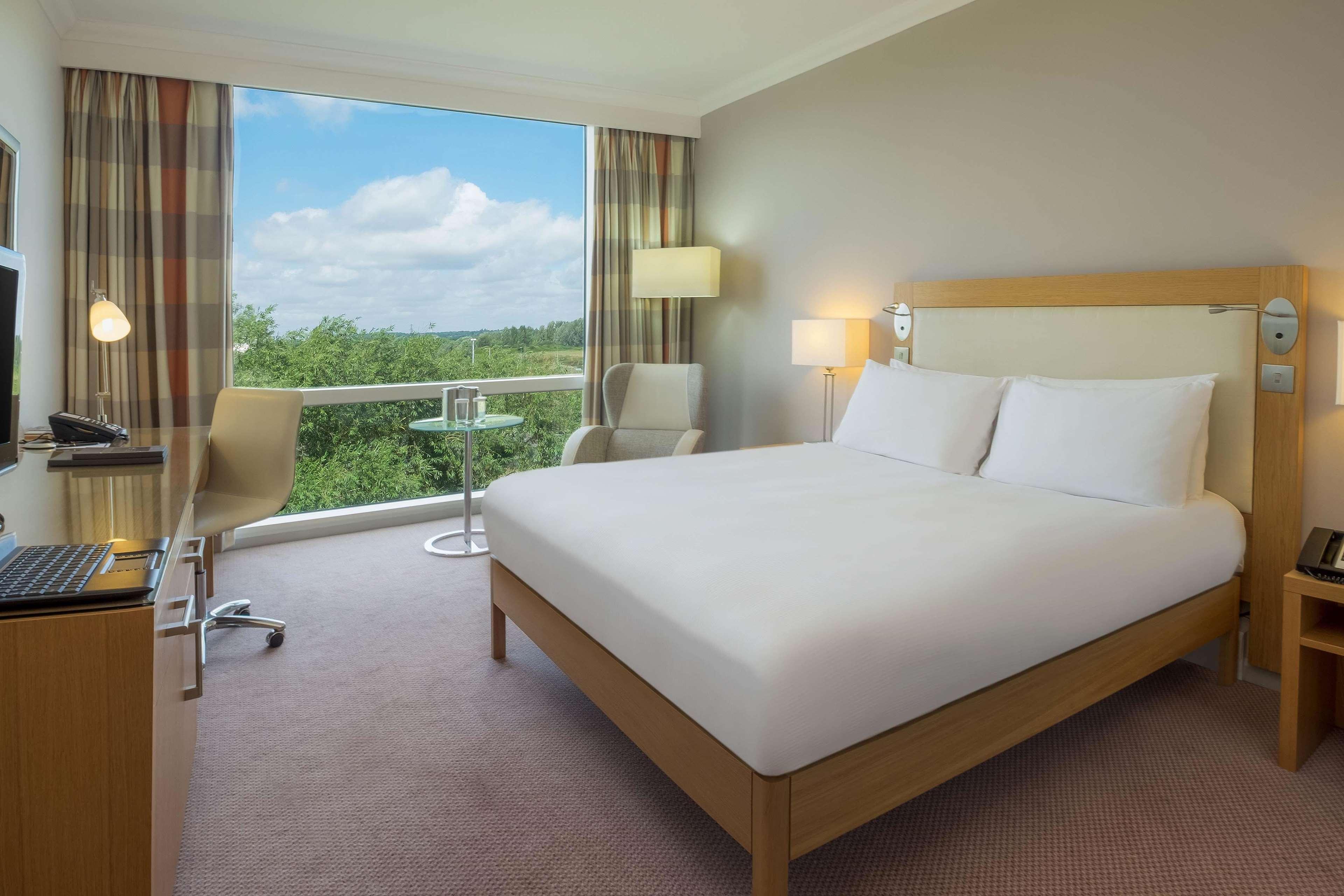 Hilton Reading Hotel Exterior foto