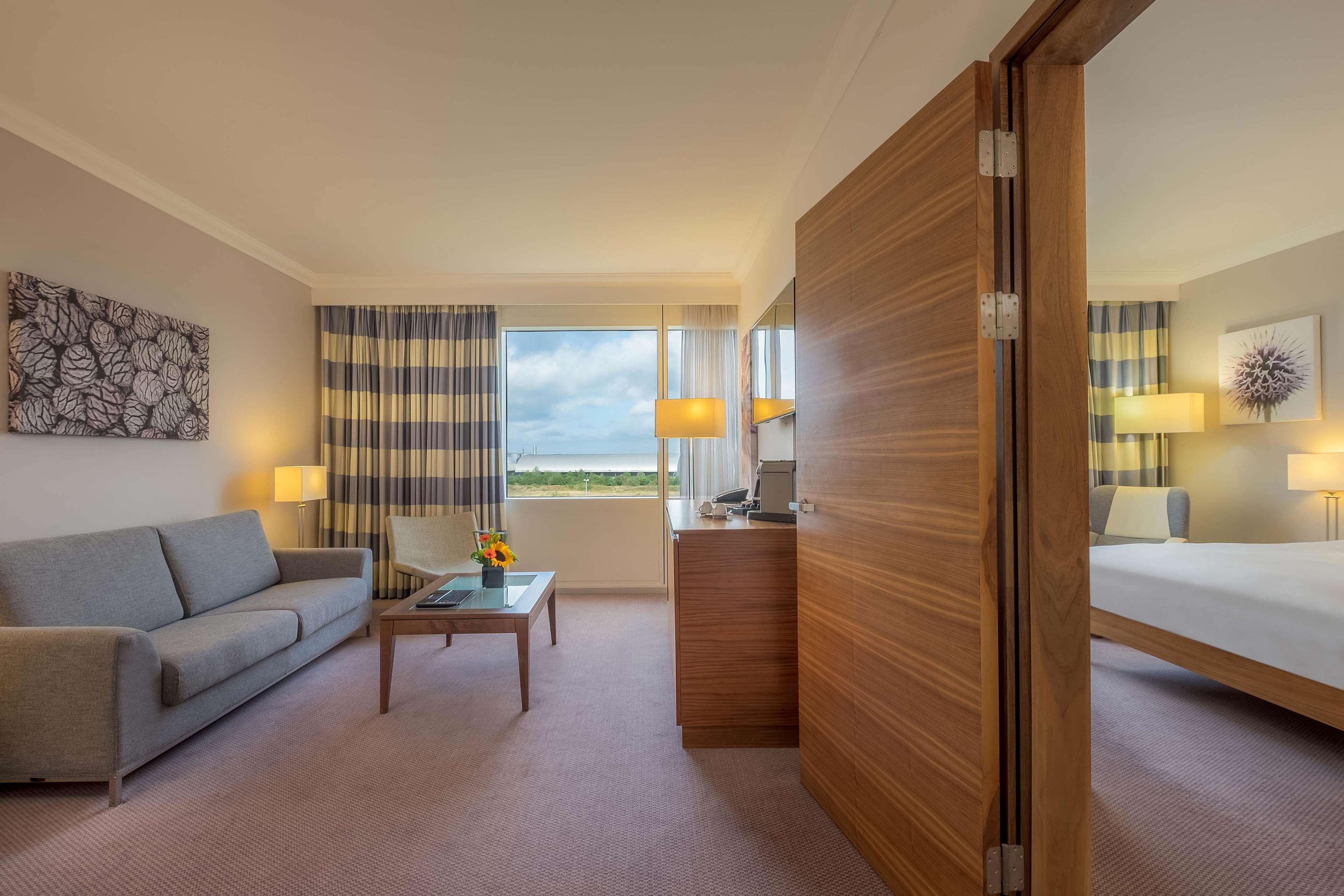 Hilton Reading Hotel Exterior foto