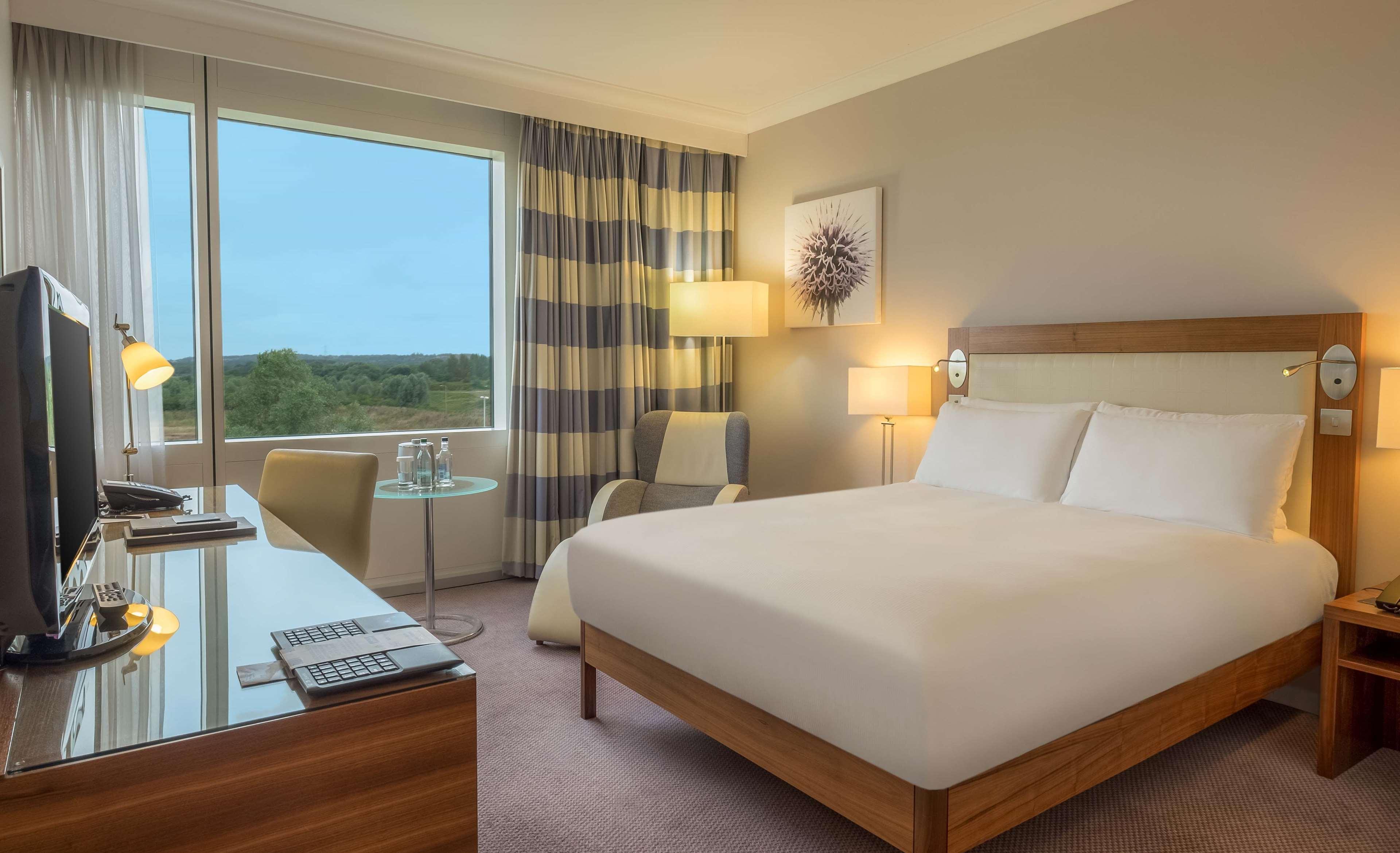Hilton Reading Hotel Exterior foto
