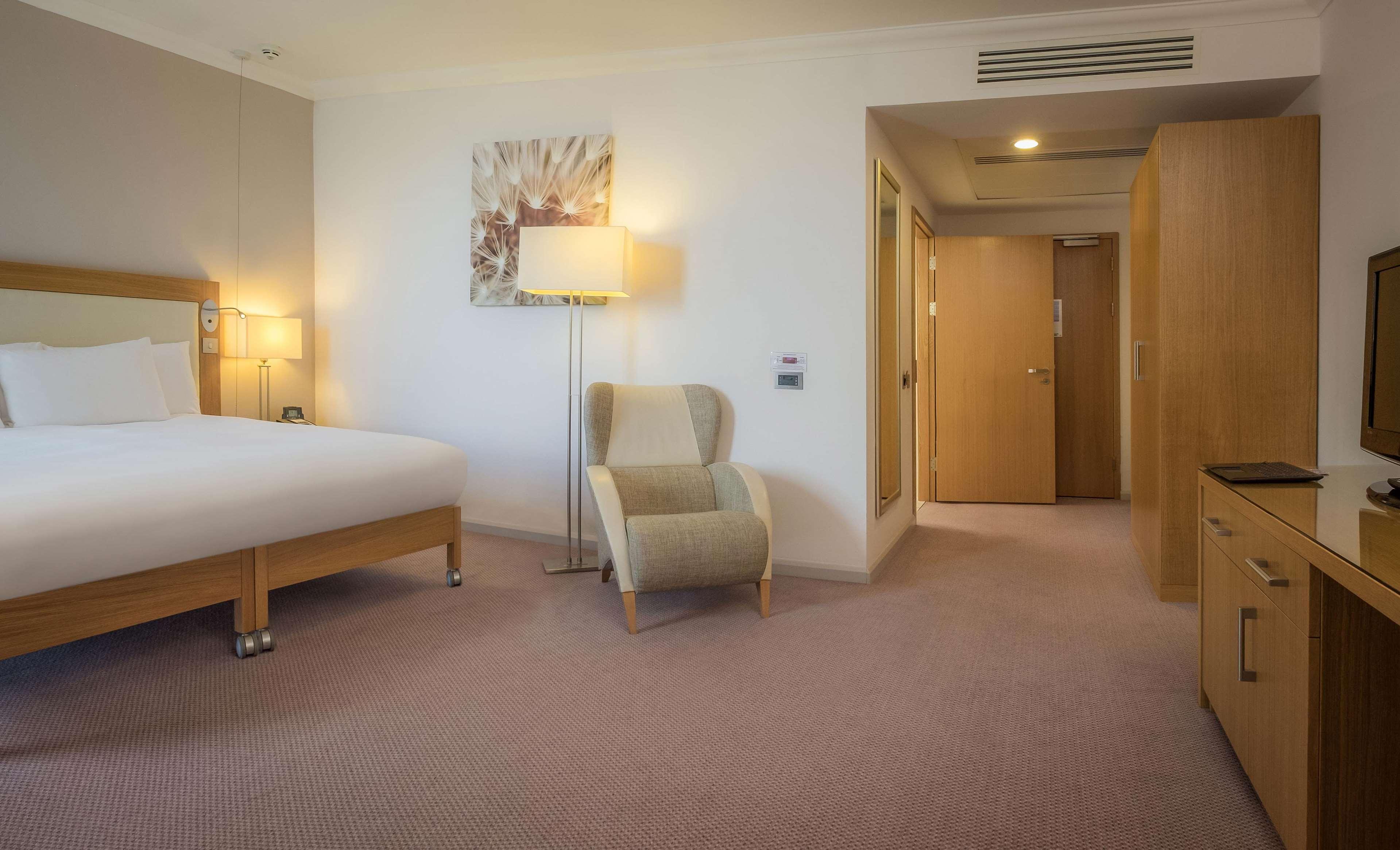Hilton Reading Hotel Exterior foto