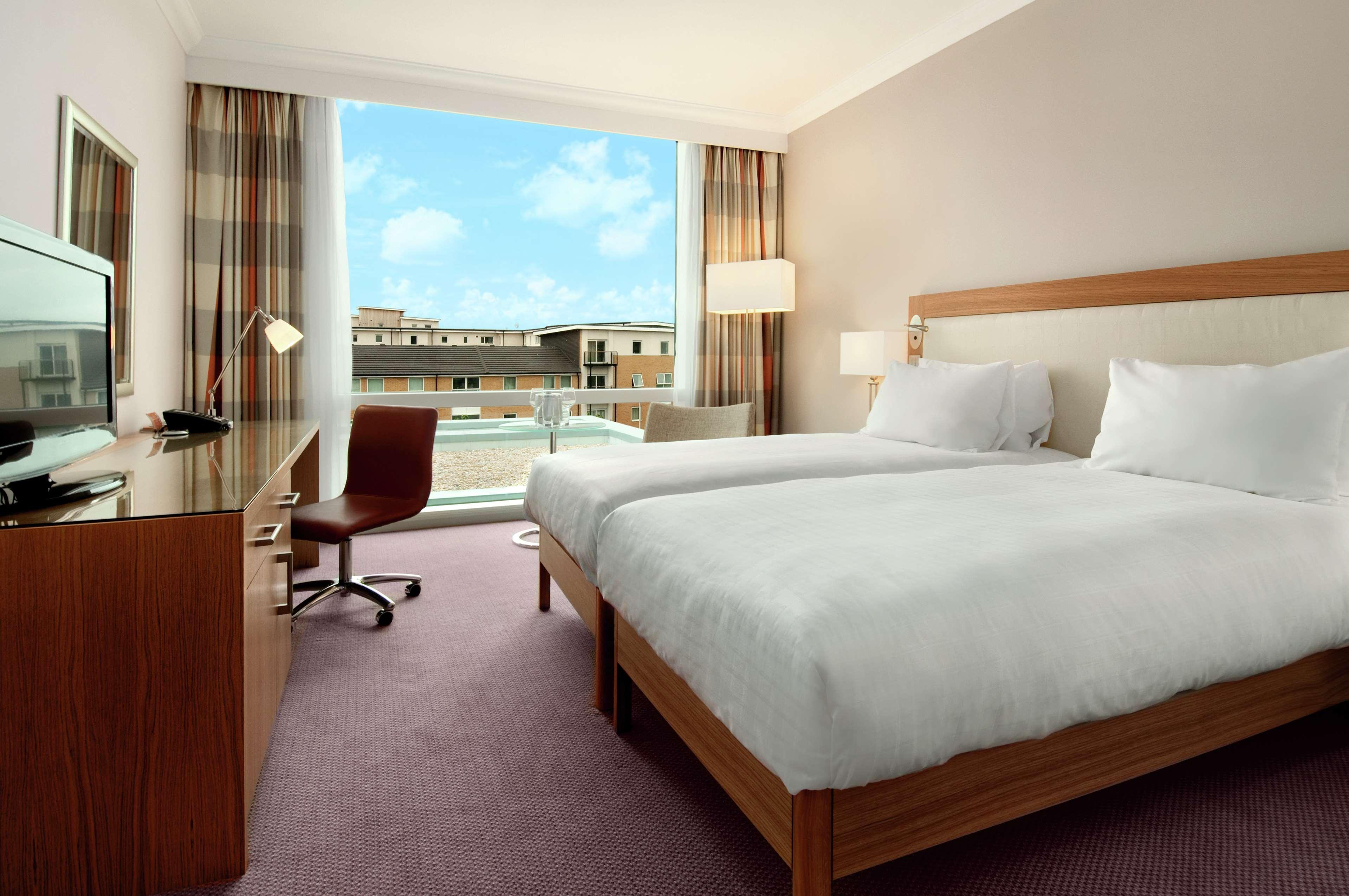 Hilton Reading Hotel Exterior foto
