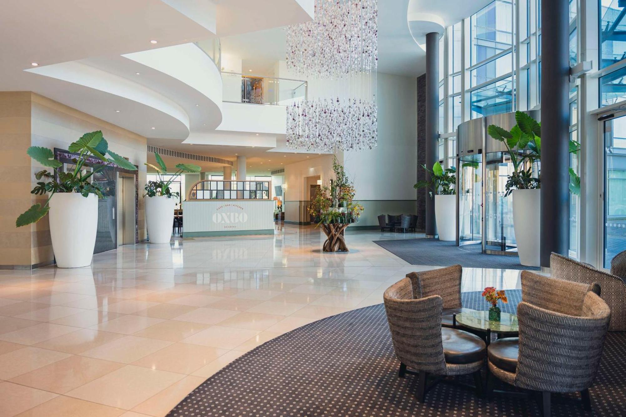 Hilton Reading Hotel Exterior foto