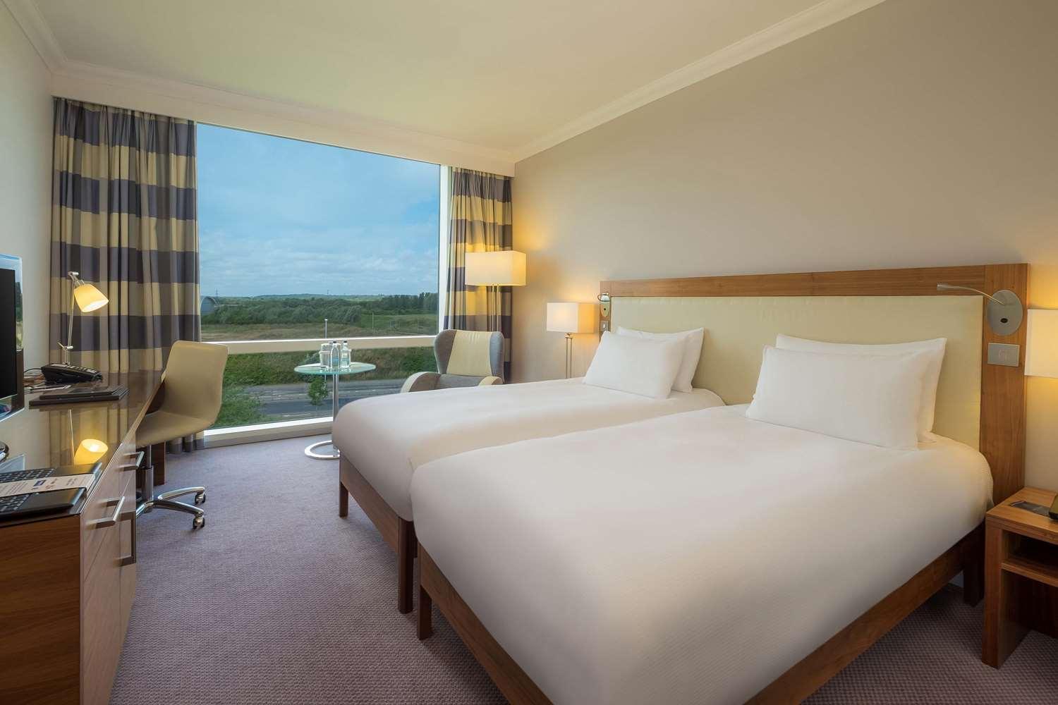 Hilton Reading Hotel Exterior foto