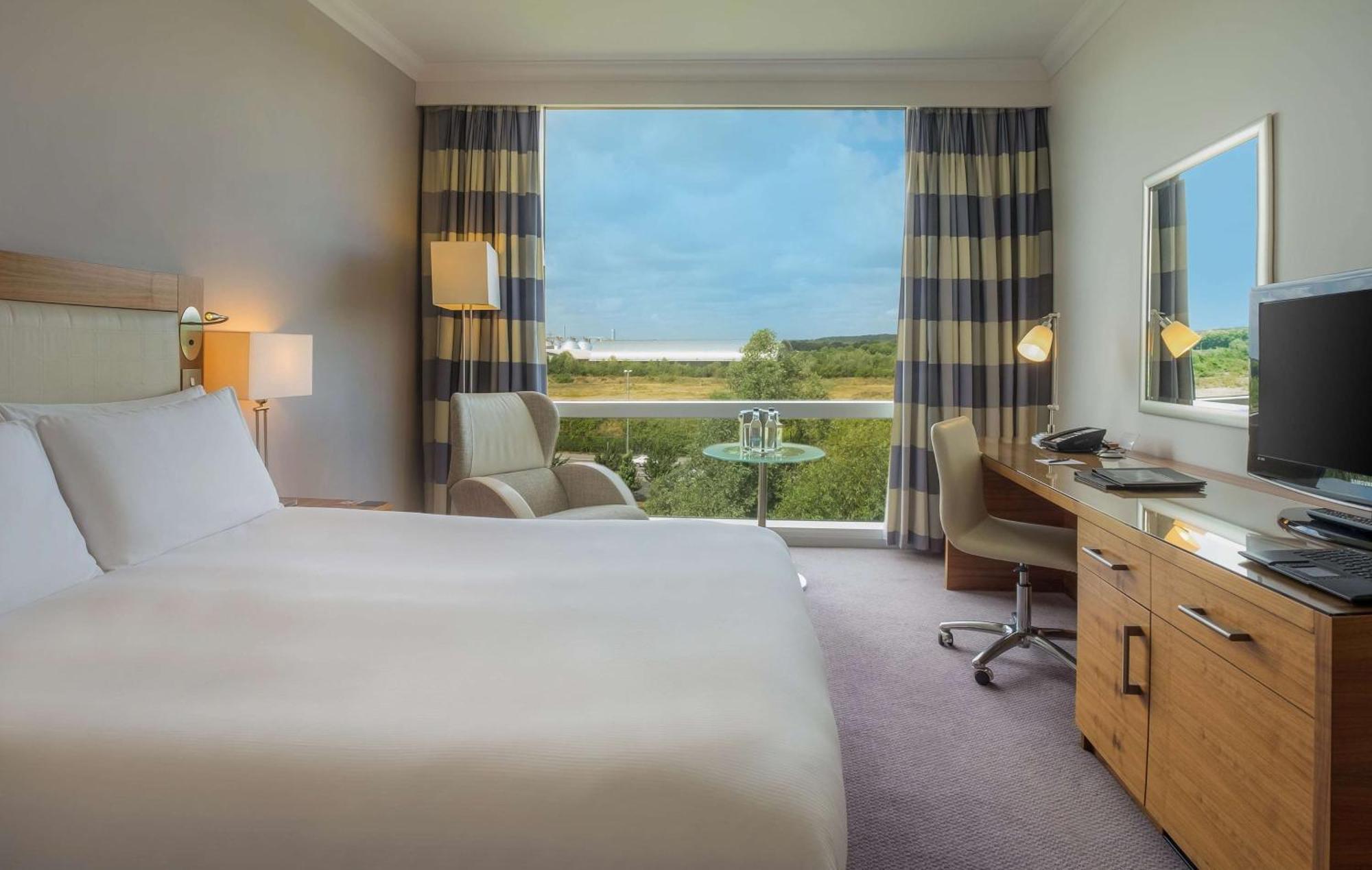 Hilton Reading Hotel Exterior foto