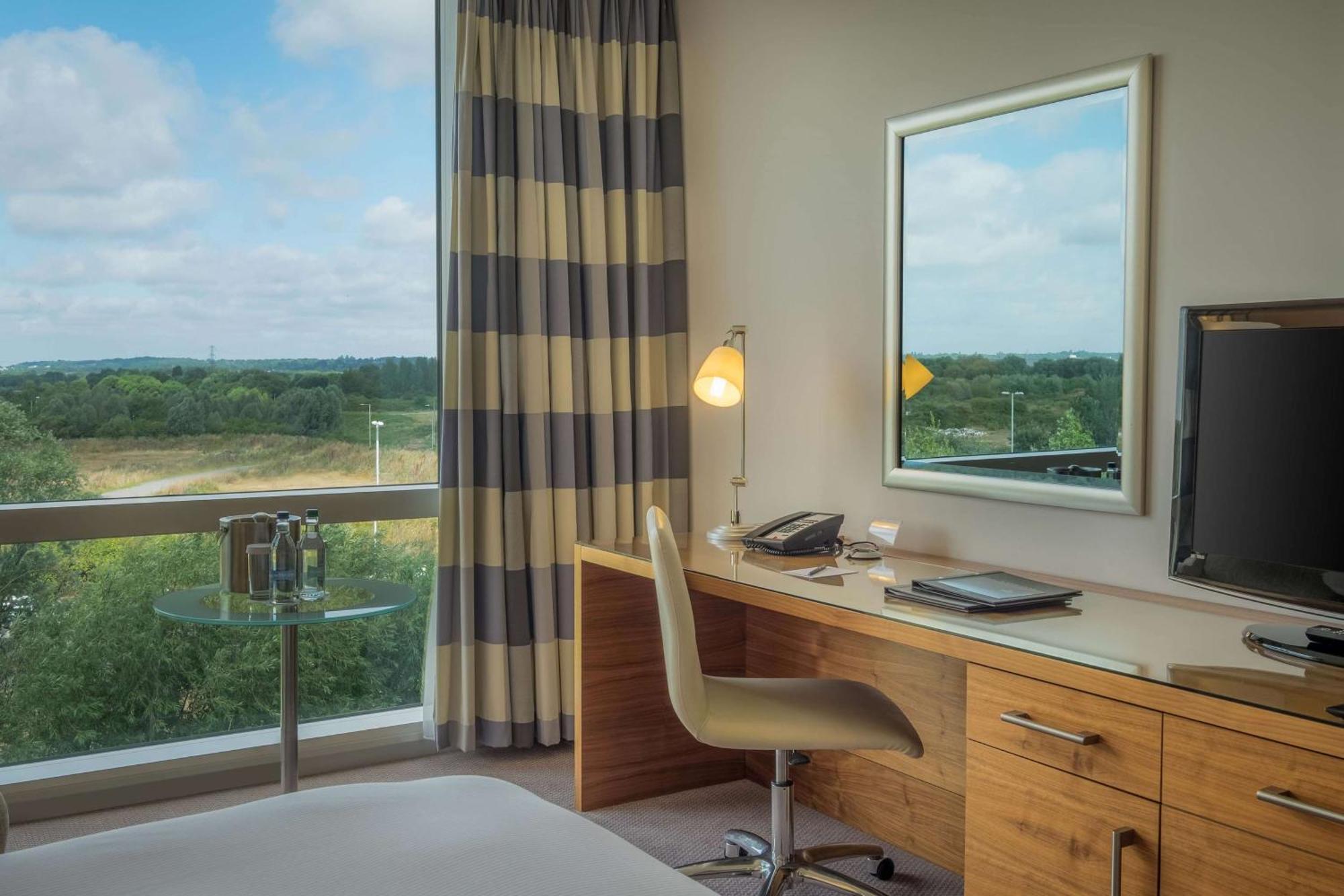 Hilton Reading Hotel Exterior foto