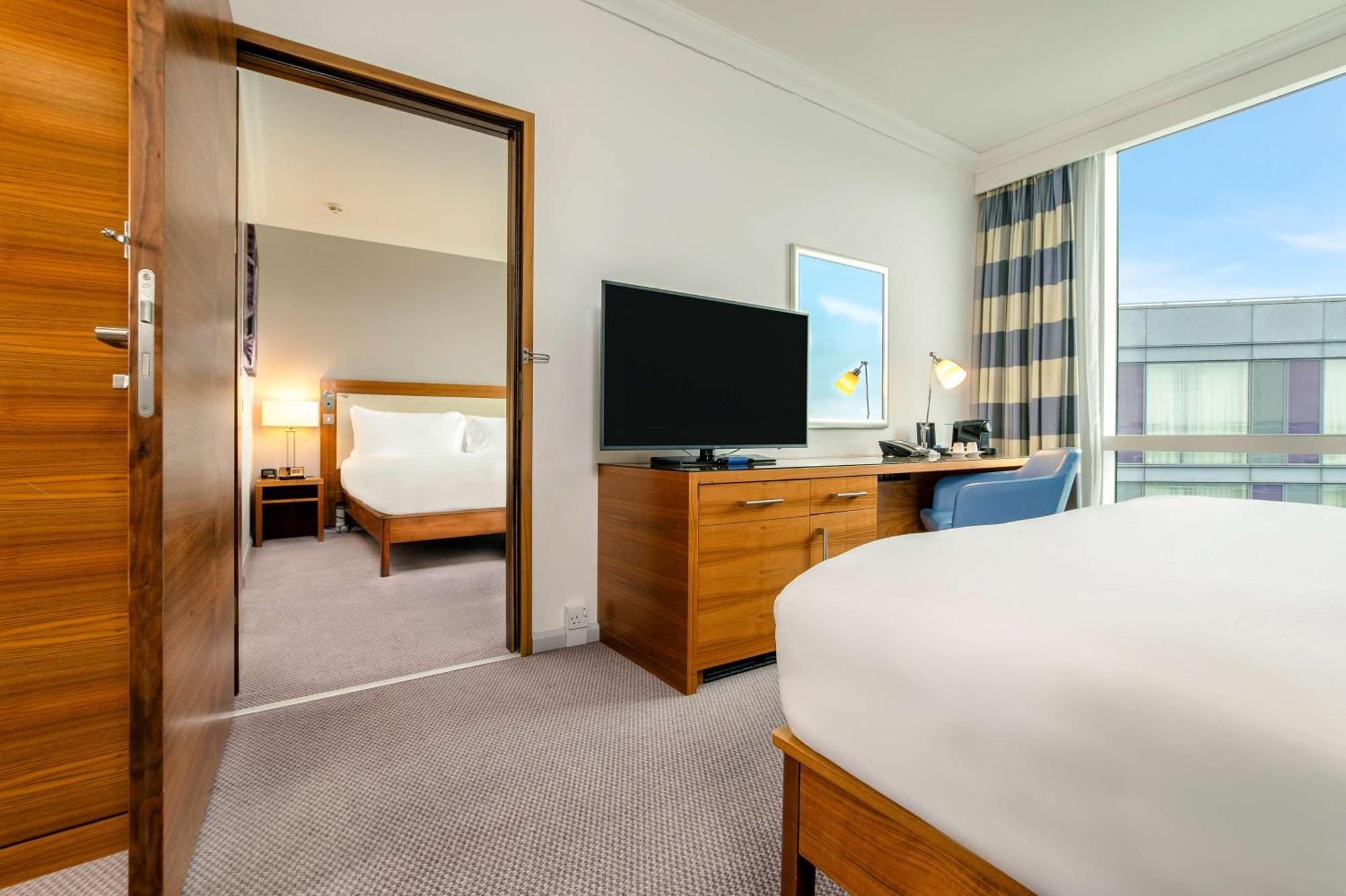 Hilton Reading Hotel Exterior foto