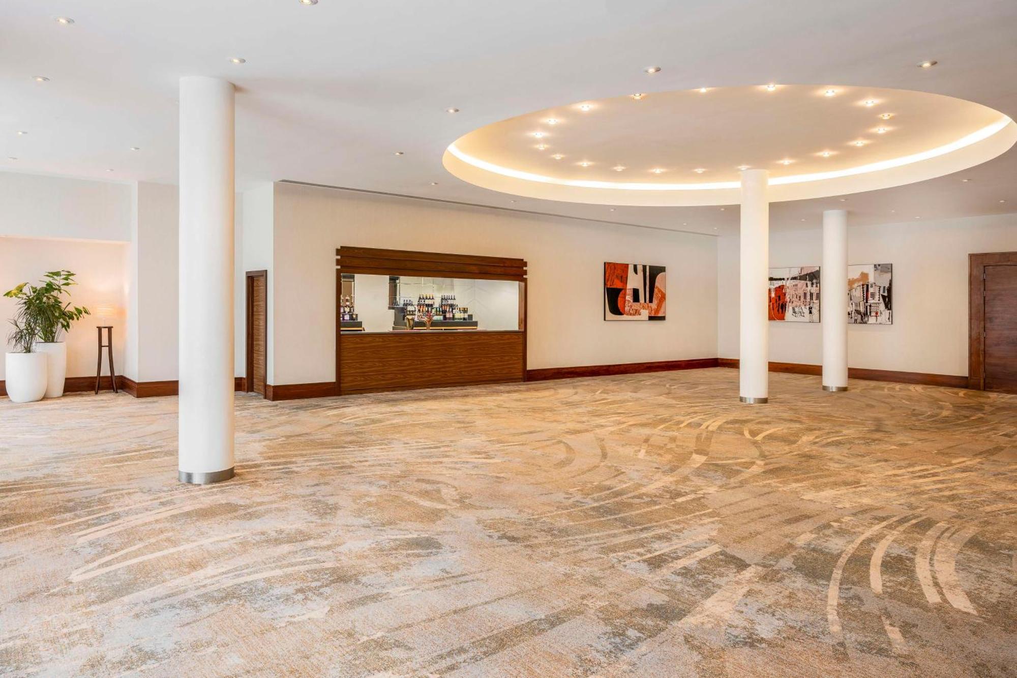 Hilton Reading Hotel Exterior foto