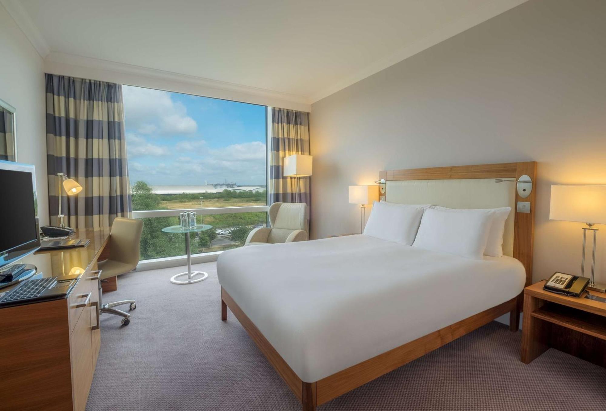 Hilton Reading Hotel Exterior foto