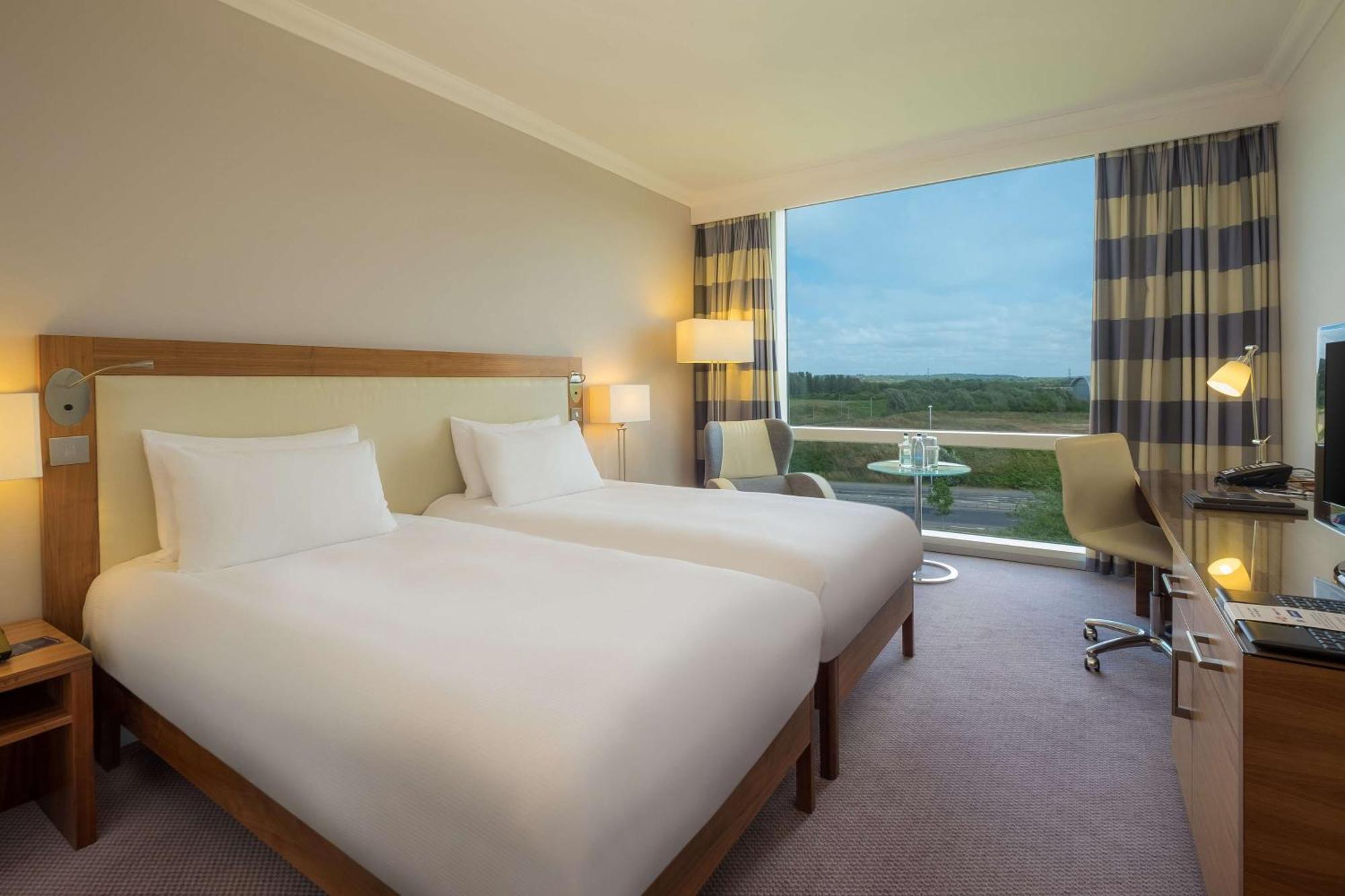 Hilton Reading Hotel Exterior foto