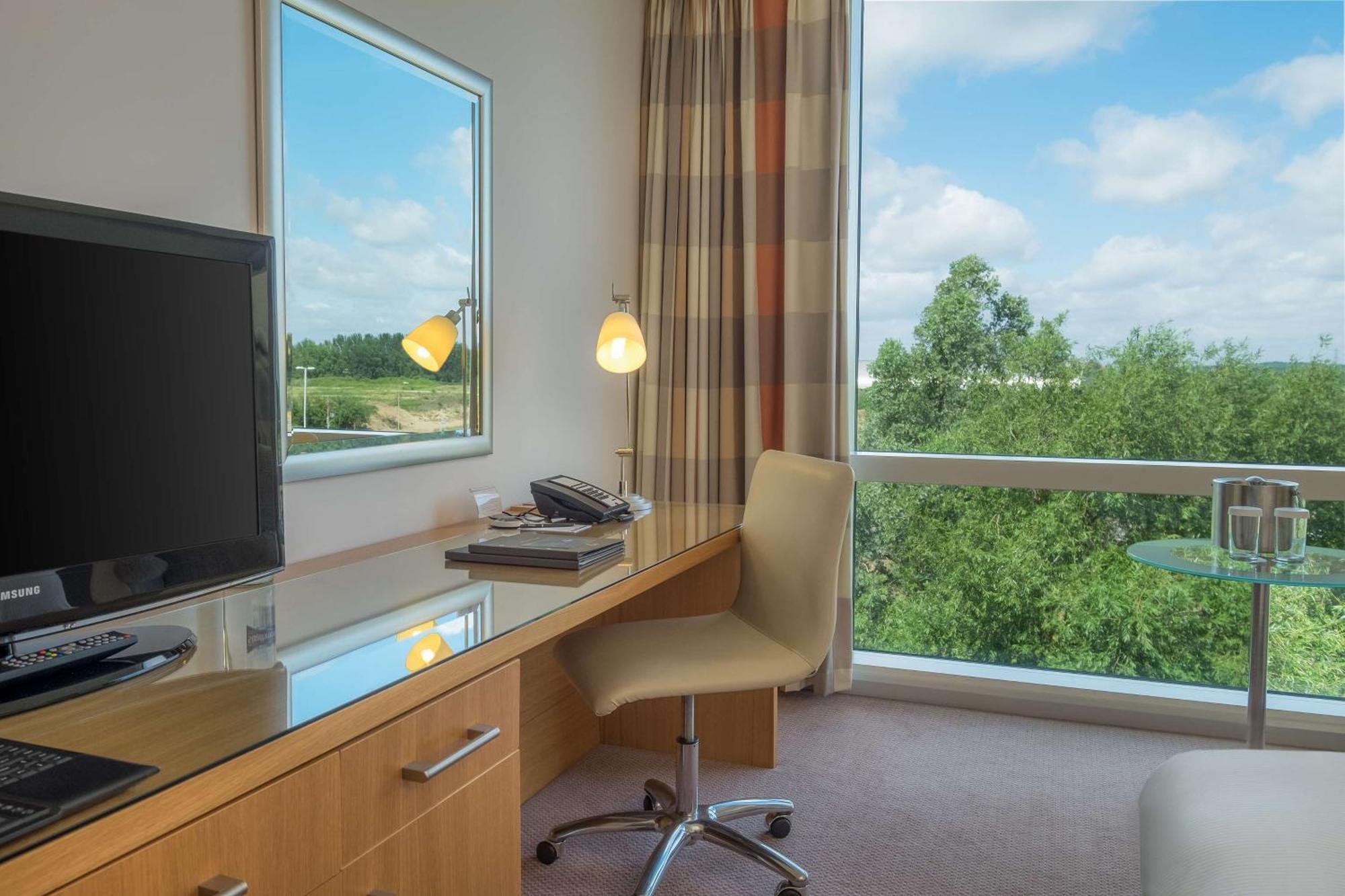 Hilton Reading Hotel Exterior foto